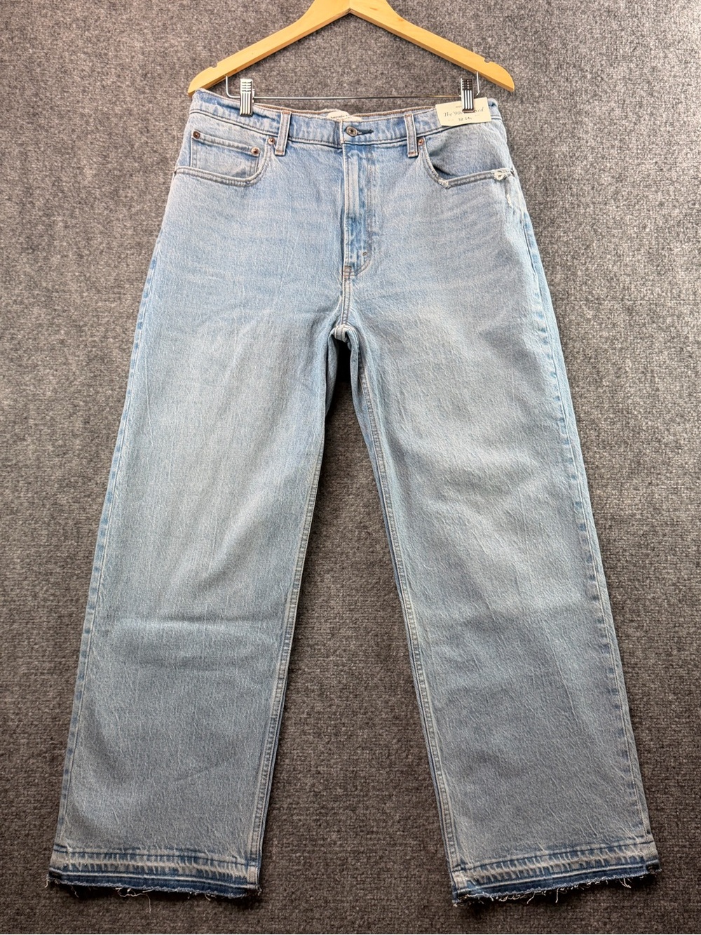 Abercrombie & Fitch Women’s The 90s Relaxed High rise jeans size 32/14s